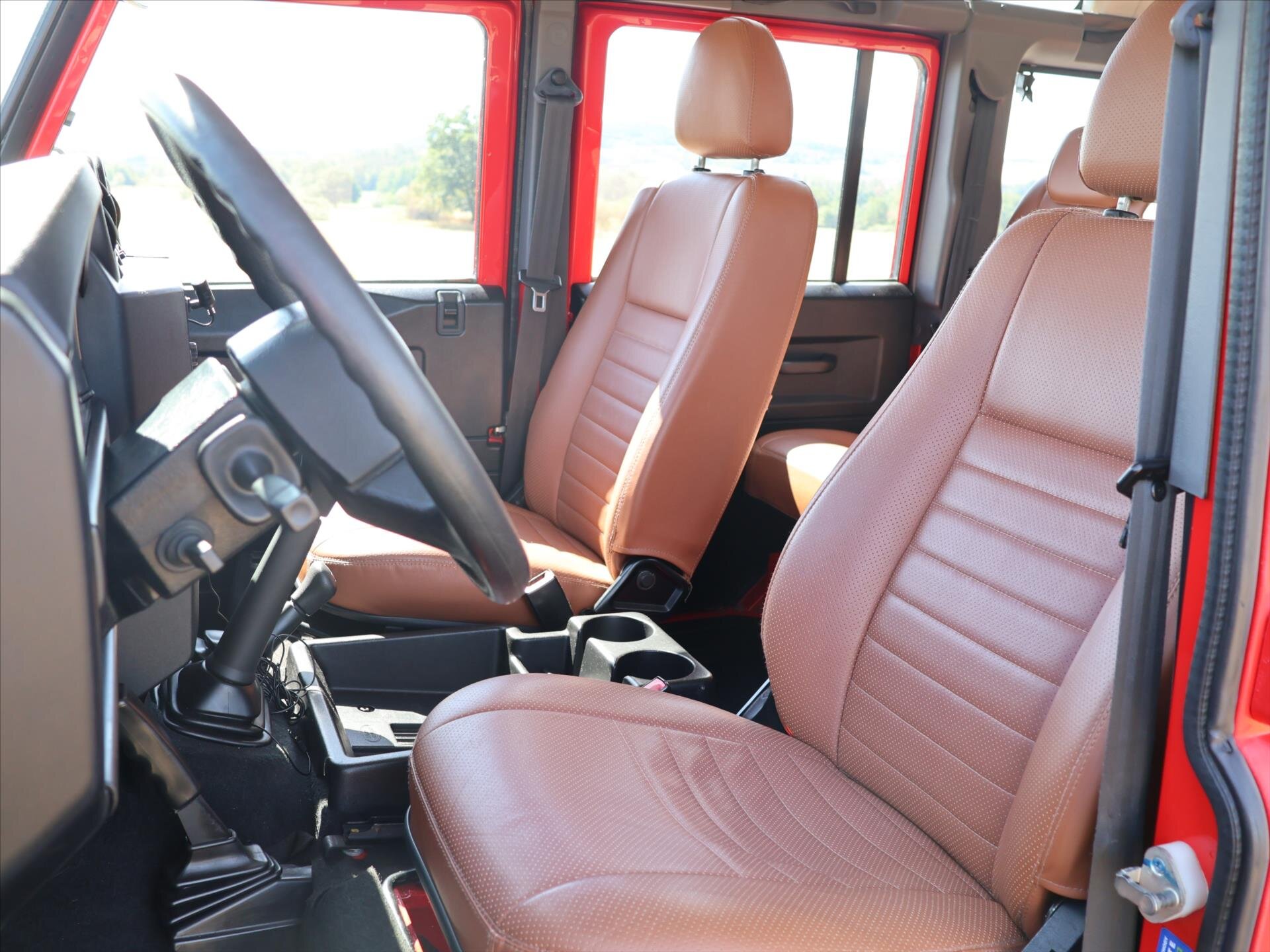 Land Rover Defender SUV / Terénní 2,4 l 90 kw