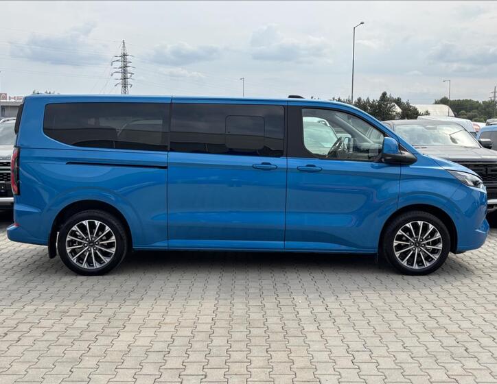 Ford Tourneo Custom 6