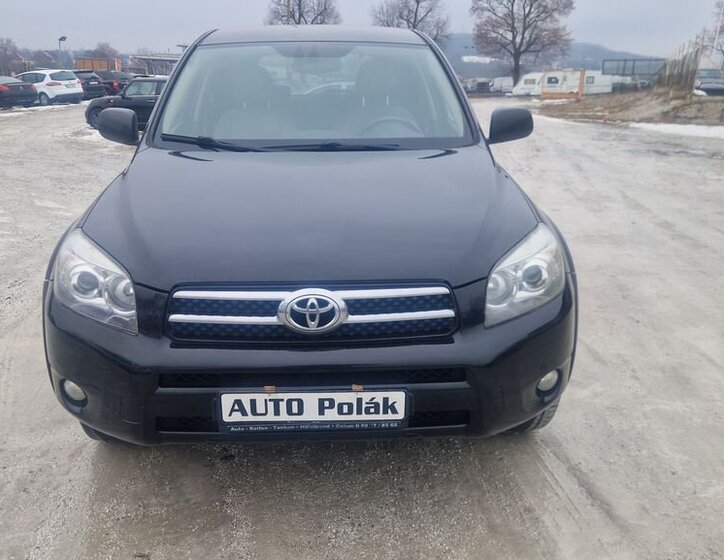 Toyota RAV4 SUV 2,2 l 130 kw