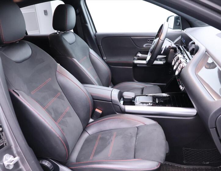 Mercedes-Benz GLA 15