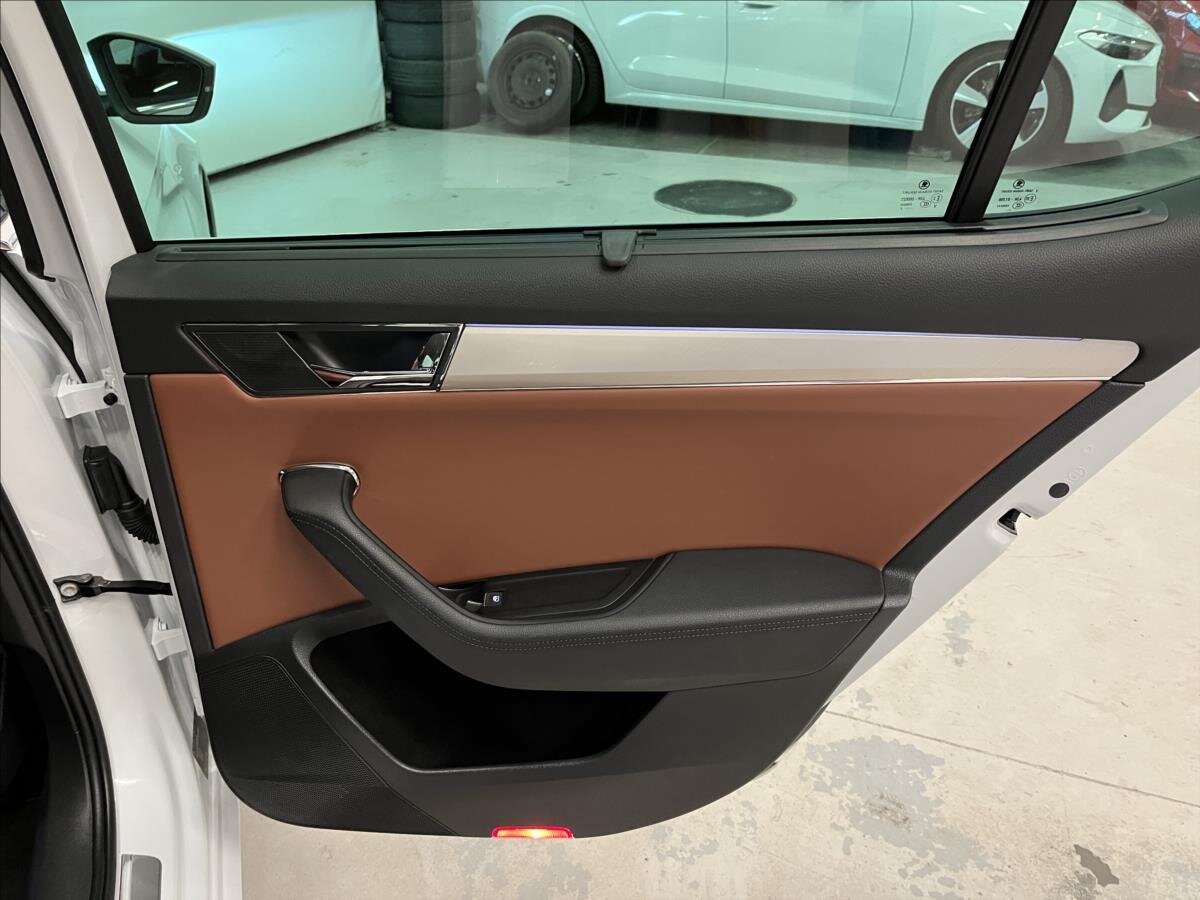 Škoda Superb Liftback 1,4 l 160 kw