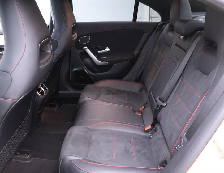 Mercedes-Benz CLA Sedan / Limuzína 2,0 l 140 kw