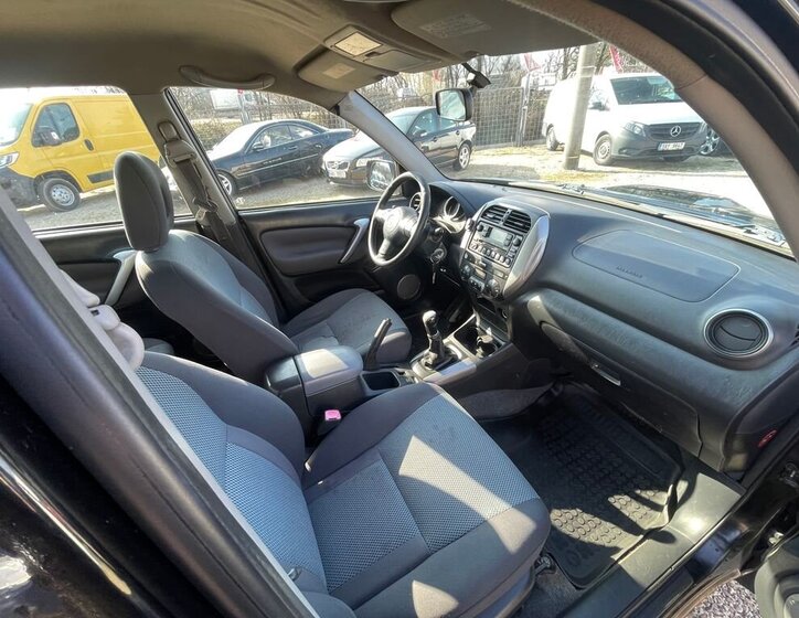 Toyota RAV4 SUV / Terénní 2,0 l 85 kw