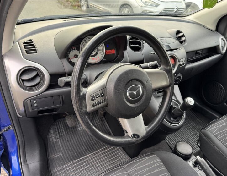 Mazda 2 21