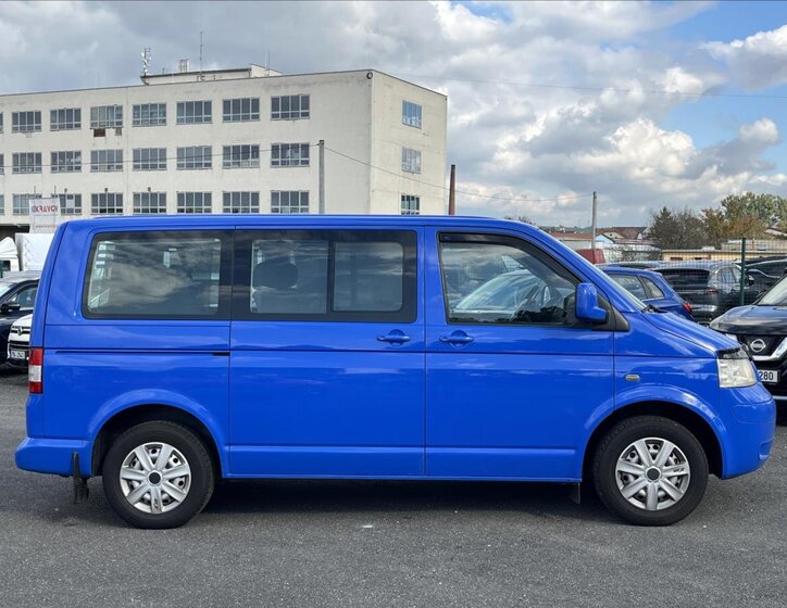 Volkswagen Caravelle MPV 2,5 l 96 kw