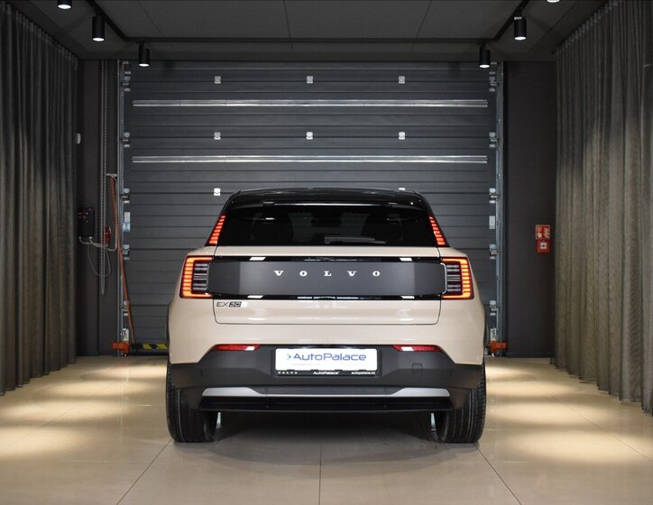 Volvo EX30 SUV / Terénní 0,0 315 kw