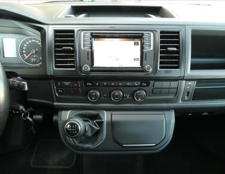 Volkswagen Multivan 28