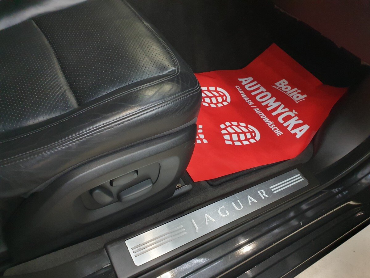 Jaguar XF Sedan / Limuzína 3,0 l 202 kw