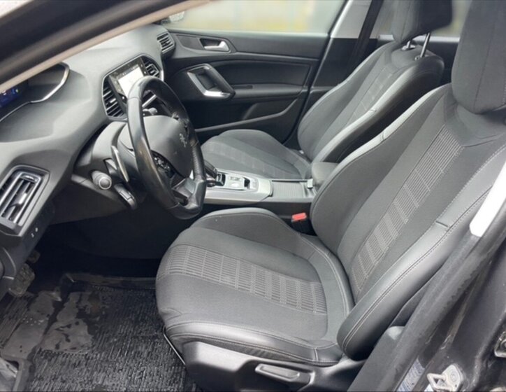 Peugeot 308 7