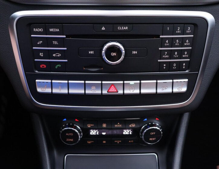 Mercedes-Benz CLA Sedan 2,0 l 280 kw