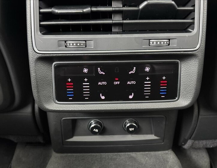 Audi Q8 SUV / Terénní 3,0 l 250 kw