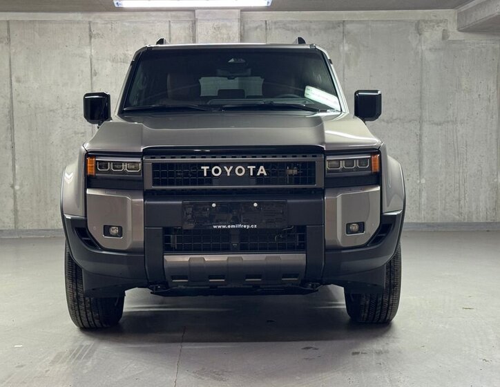 Toyota Land Cruiser 2