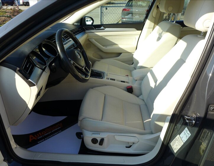 Volkswagen Passat Kombi 1,6 l 88 kw