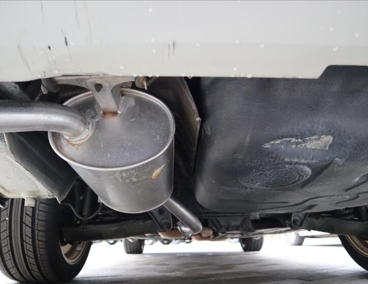 Mercedes-Benz 200 23