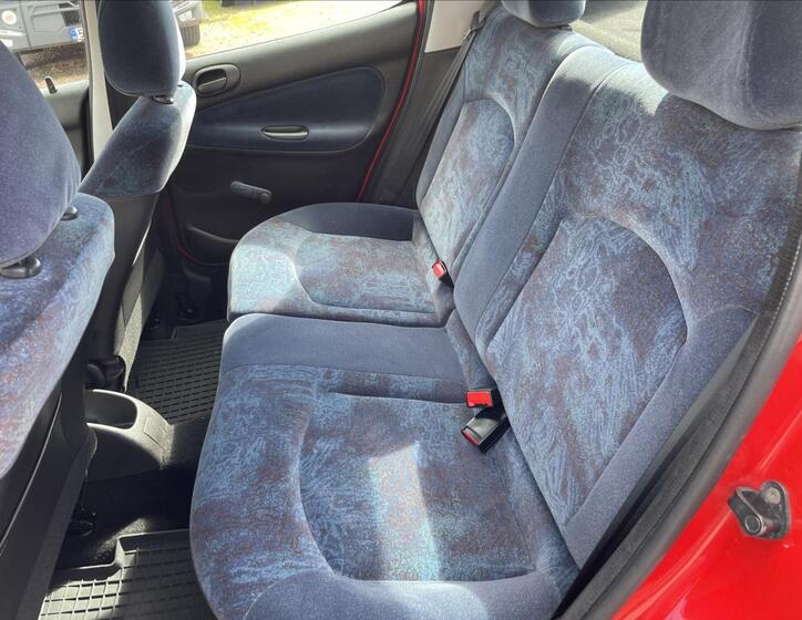 Peugeot 206 23