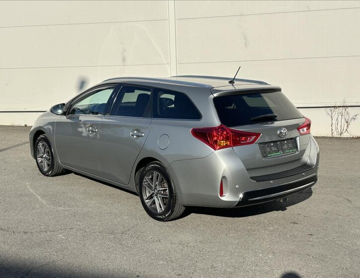 Toyota Auris Kombi 1,6 l 98 kw