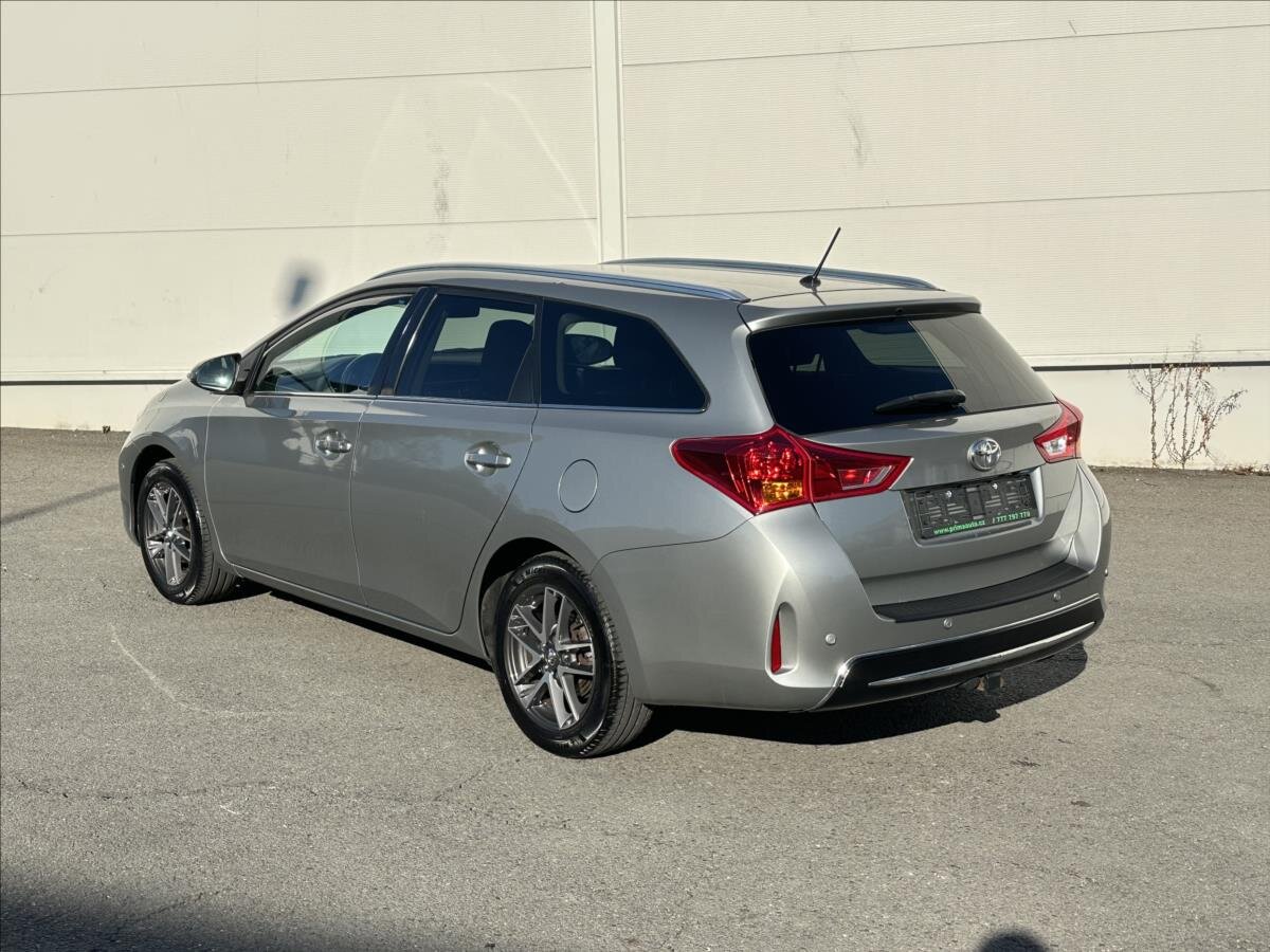 Toyota Auris Kombi 1,6 l 98 kw