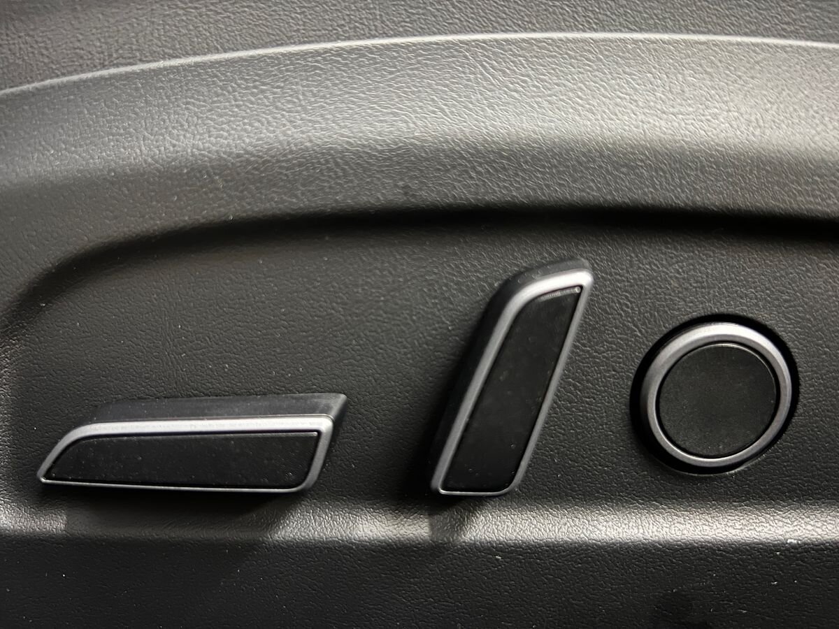 Tesla Model 3 Sedan 0,0 324 kw