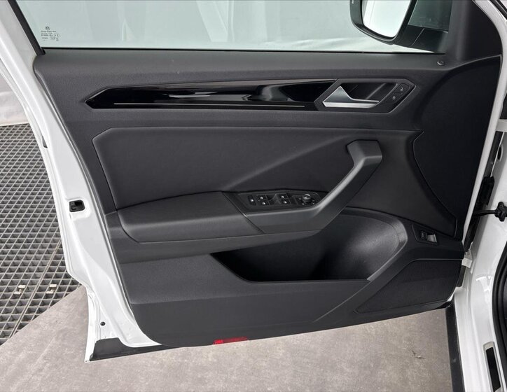 Volkswagen T-Roc SUV / Terénní 2,0 l 221 kw