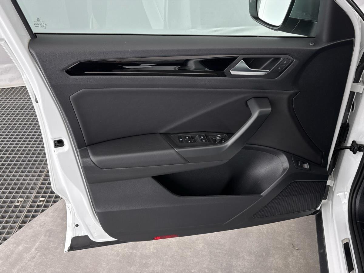 Volkswagen T-Roc SUV / Terénní 2,0 l 221 kw