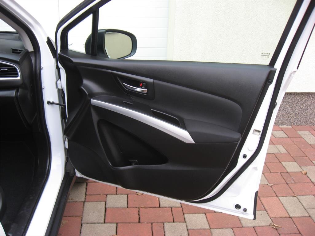 Suzuki S-Cross Hatchback 998,0 82 kw