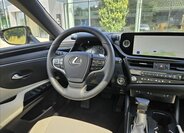 Lexus ES 300h Sedan / Limuzína 2,5 l 160 kw