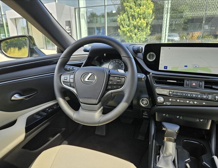 Lexus ES 300h Sedan / Limuzína 2,5 l 160 kw