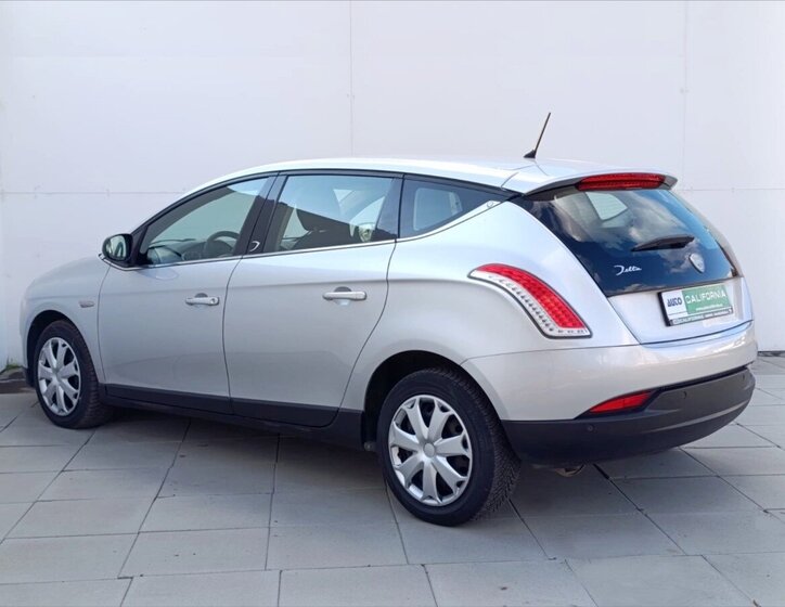 Lancia Delta Hatchback 1,6 l 88 kw