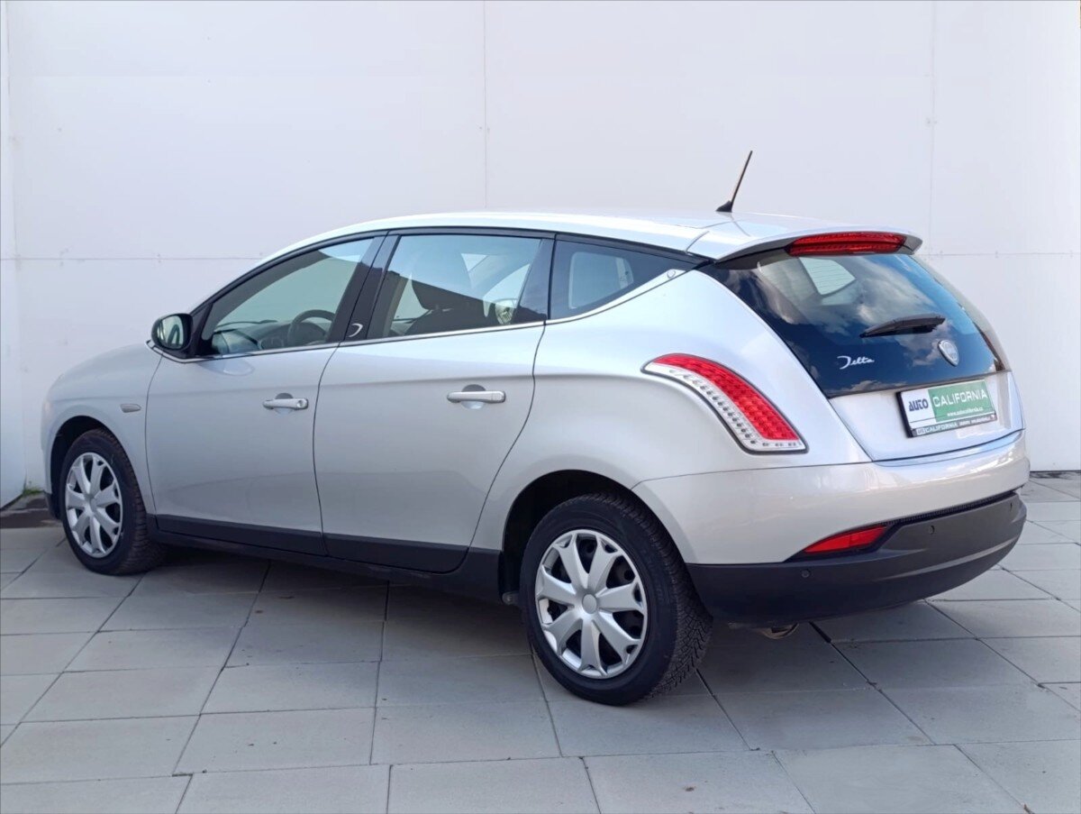 Lancia Delta Hatchback 1,6 l 88 kw