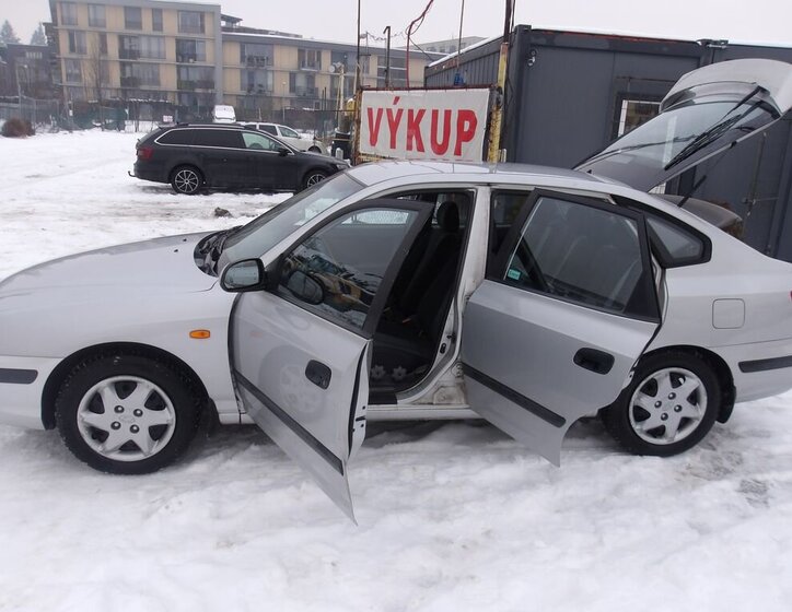 Hyundai Elantra Sedan 1,6 l 77 kw