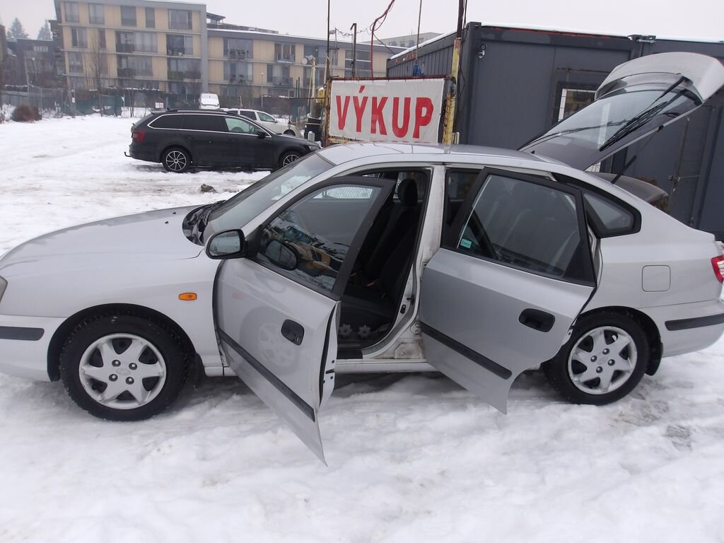 Hyundai Elantra Sedan 1,6 l 77 kw
