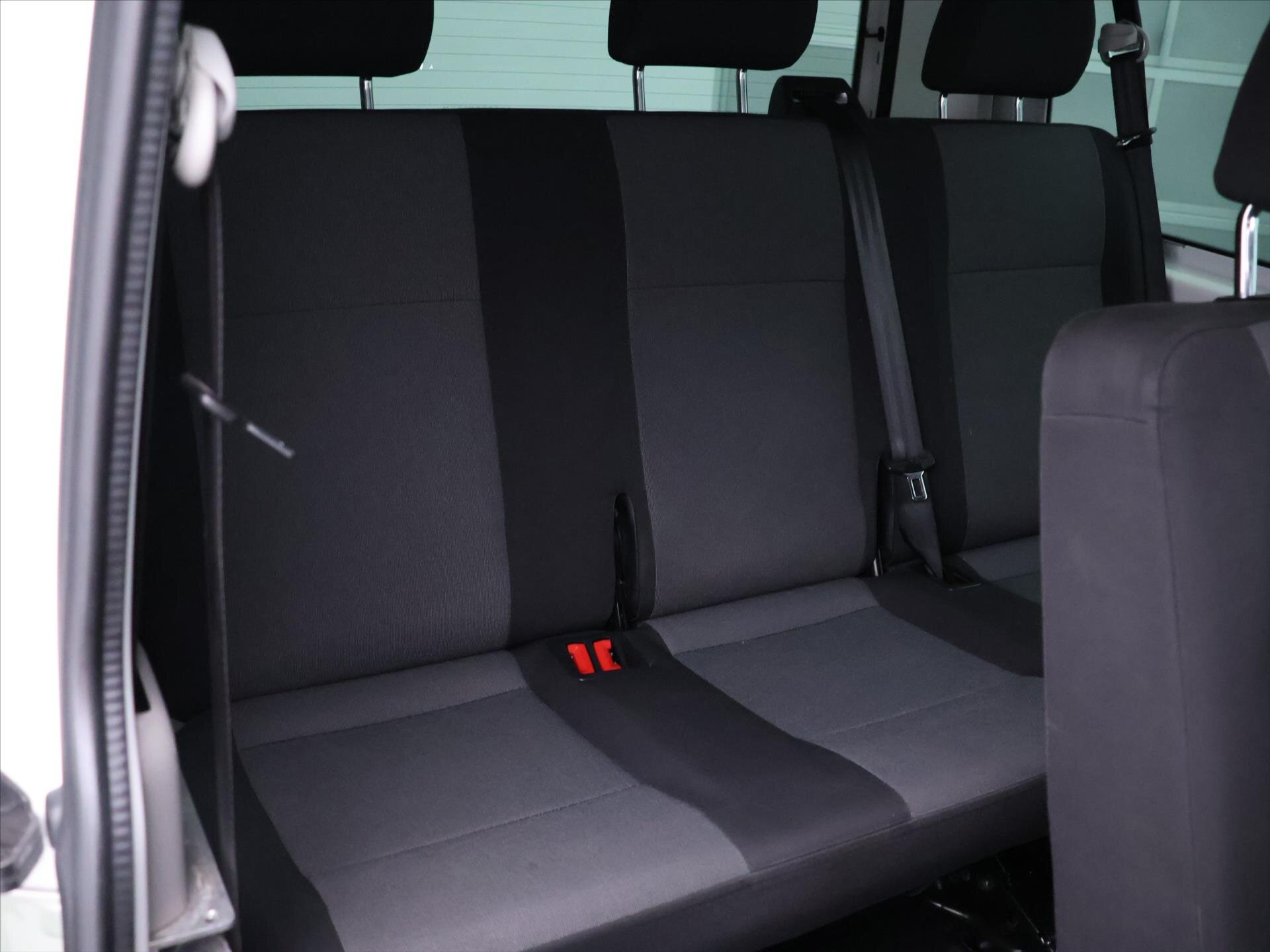 Volkswagen Transporter Kombi 2,0 l 110 kw