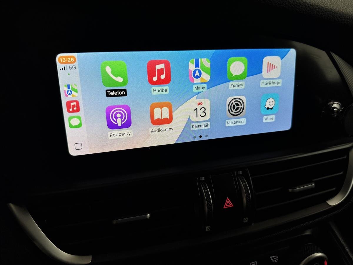 Alfa Romeo Giulia Sedan / Limuzína 2,0 l 206 kw