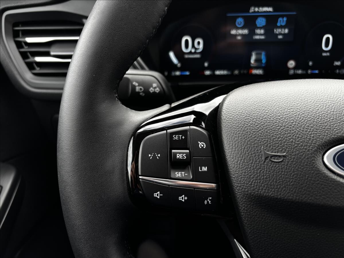 Ford Kuga SUV / Terénní 1,5 l 137 kw