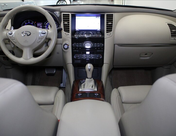 Infiniti QX70 SUV 3,0 l 175 kw
