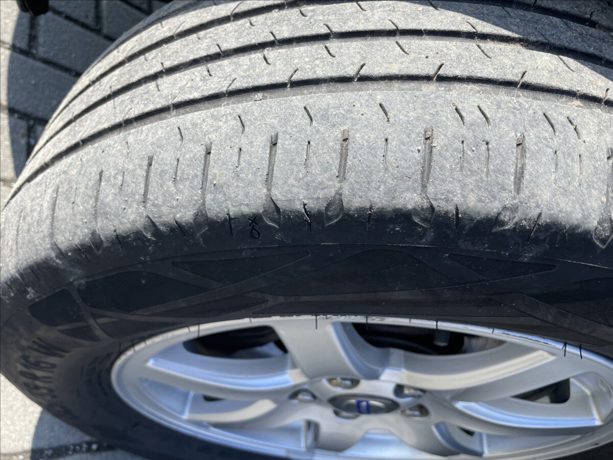 Volvo V70 Kombi 2,4 l 136 kw