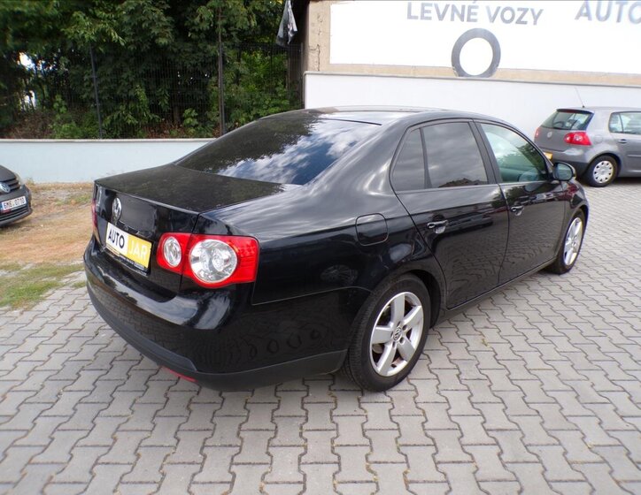 Volkswagen Jetta Sedan 1,4 l 90 kw