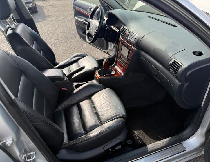 Škoda Superb Sedan / Limuzína 2,8 l 142 kw