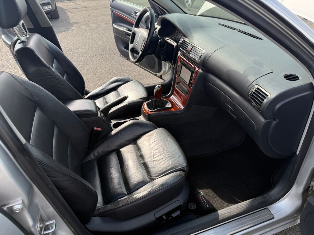 Škoda Superb Sedan / Limuzína 2,8 l 142 kw