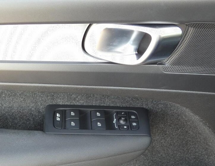 Volvo XC40 SUV / Terénní 1,5 l 95 kw