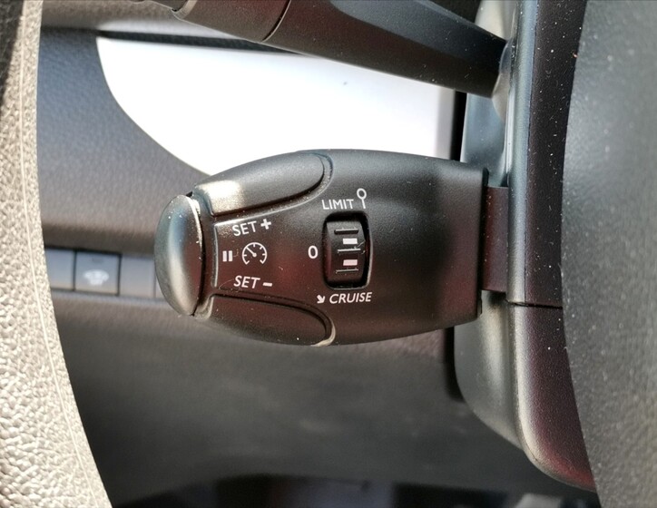 Peugeot Traveller 12