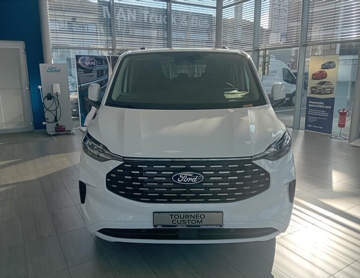 Ford Tourneo Custom Kombi 2,0 l 110 kw