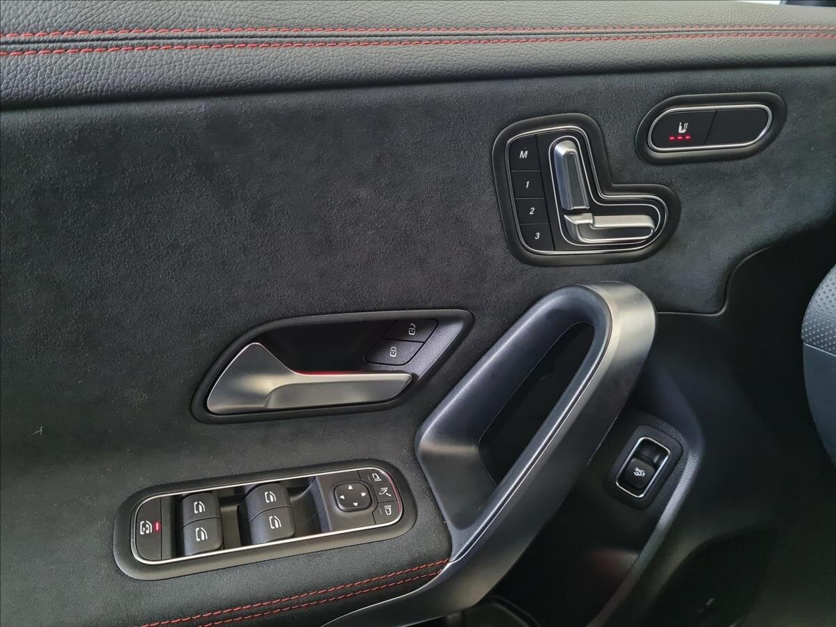 Mercedes-Benz CLA Sedan 2,0 l 110 kw