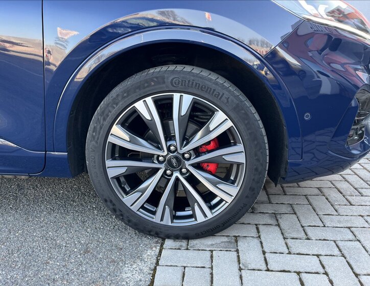 Ford Kuga SUV / Terénní 2,5 l 165 kw