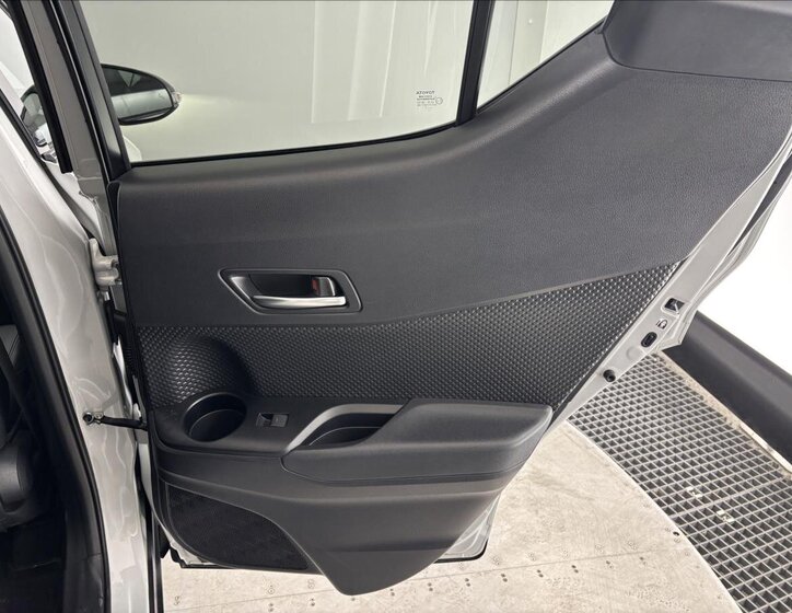 Toyota C-HR SUV 2,0 l 135 kw