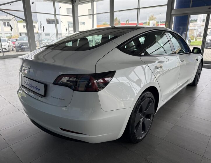 Tesla Model 3 Sedan 0,0 366 kw