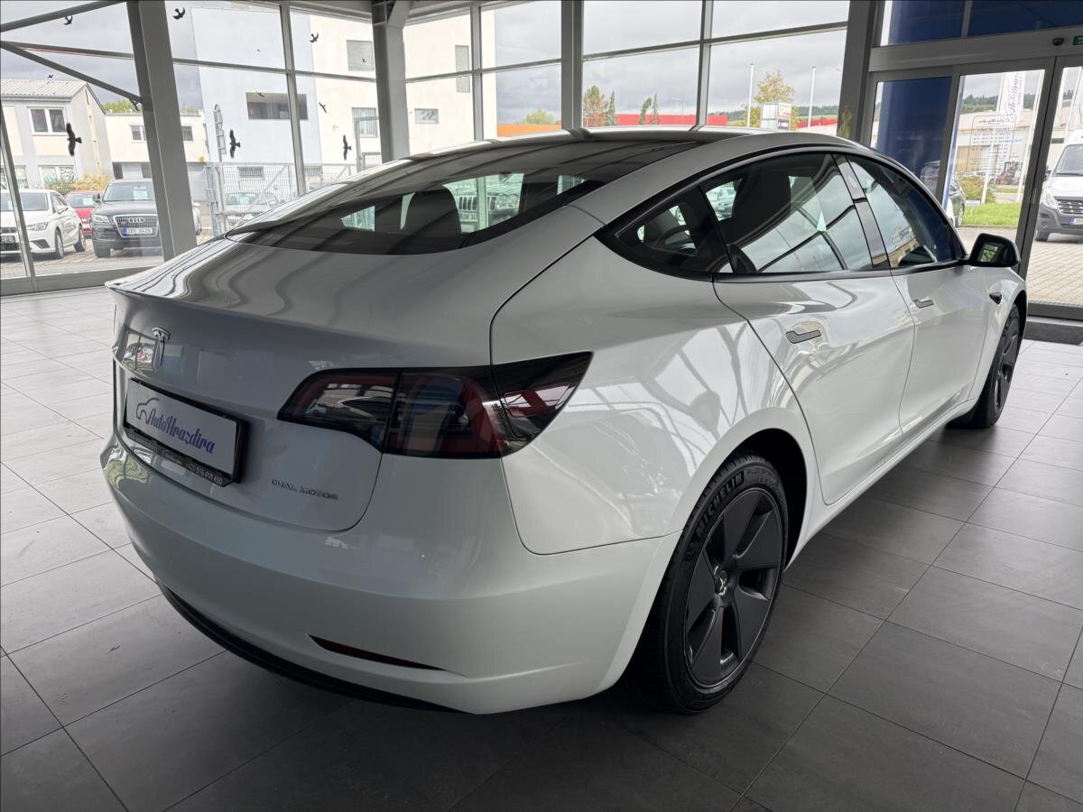 Tesla Model 3 Sedan 0,0 366 kw