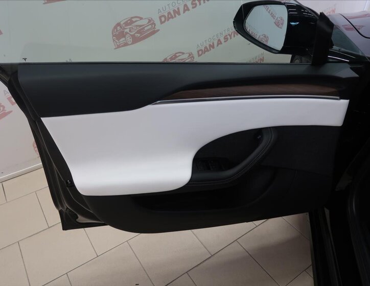 Tesla Model S Hatchback 0,0 493 kw