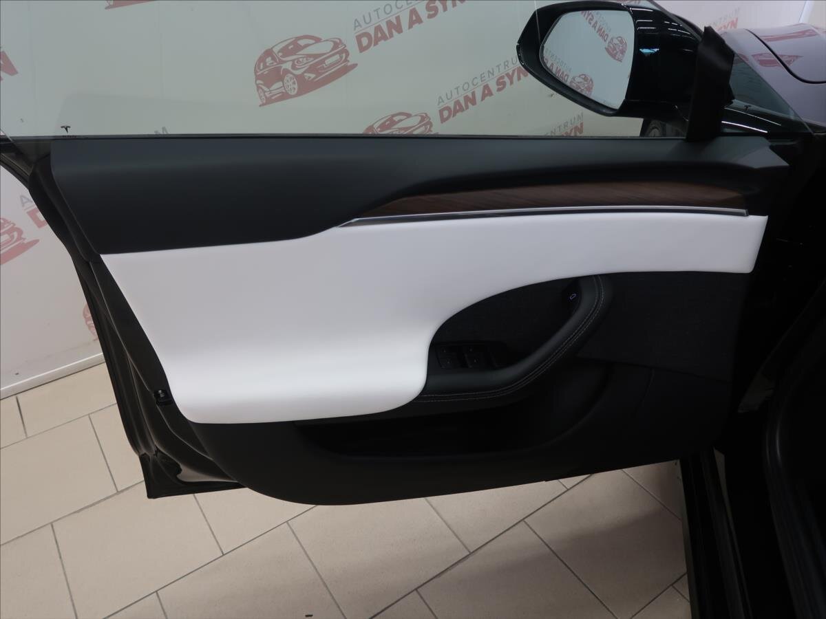 Tesla Model S Hatchback 0,0 493 kw