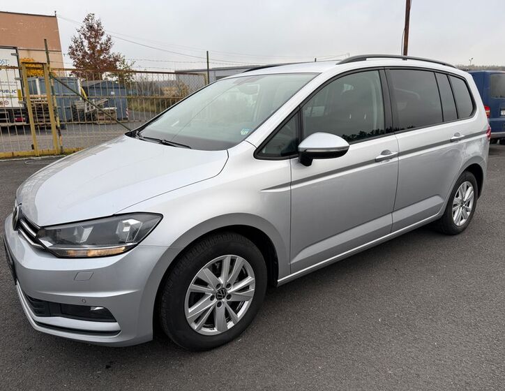Volkswagen Touran 1